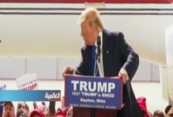 شاهد "فزع" ترامب بعد محاولة أحد معارضيه الهجوم عليه