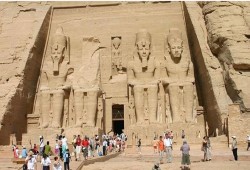 الغرف السياحية.. 50% من عاملي قطاع السياحة هاجروا القطاع