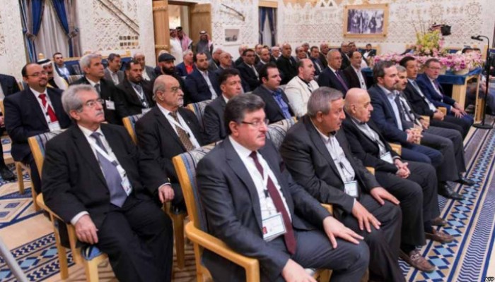 وفد المعارضة السورية: الفترة الانتقالية تبدأ برحيل الأسد أو موته