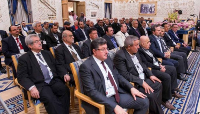وفد المعارضة السورية: الفترة الانتقالية تبدأ برحيل الأسد أو موته