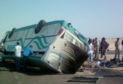 نحس السيسي: انقلاب أتوبيس سياحي جنوب سيناء وإصابة العشرات