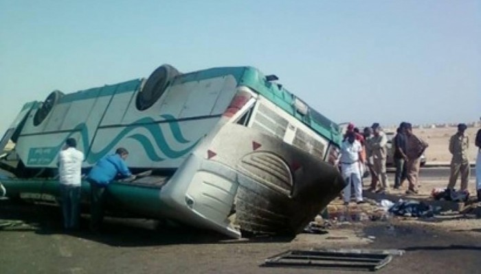 نحس السيسي: انقلاب أتوبيس سياحي جنوب سيناء وإصابة العشرات