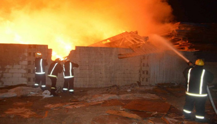 العاصفة الرعدية تتسبب فى حريق مزرعة بالكامل بحوش عيسى