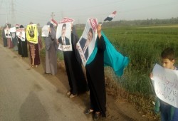 سلسلة بشرية على طريق دمياط – جمصة الزراعي