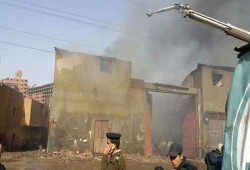 الجيش و الداخلية يفشلان في اطفاء حريق "كاوتش شبرا" منذ 15 ساعة