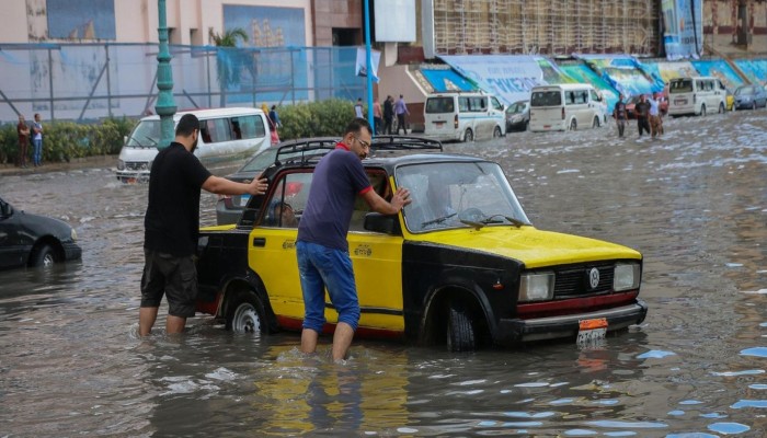الأمطار تعوق حركة المرور بالإسكندرية و”الأرصاد”: طقس معتدل