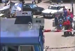 فيديو مروع .. قطار بمدينة قليوب يدهس حمار وصاحبه ينجو في آخر لحظة