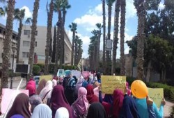 مسيرة مفاجئة ضد الانقلاب لطلبة وطالبات جامعة الزقازيق