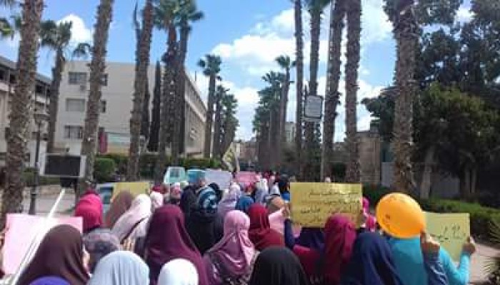 مسيرة مفاجئة ضد الانقلاب لطلبة وطالبات جامعة الزقازيق