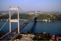 إغلاق جسر البوسفور في اسطنبول بسبب إنذار