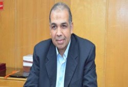 رئيس مباحث "السجون" يعتدي بالضرب على الدكتور صلاح سلطان ويكسر أسنانه