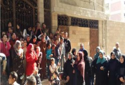 تجمهر أولياء الأمور للمطالبة بعدم تحويل مدرسة بههيا لمقر للإدارة التعليمية
