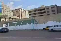 الإسكندرية تطمس أكبر جرافيتي لتأبين شهداء بورسعيد