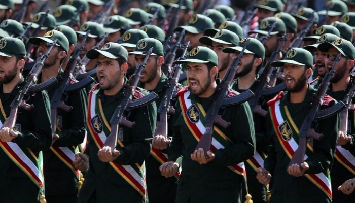 عقِب انسحاب روسيا.. إيران تُرسل قوات خاصة وقناصة إلى سوريا والعراق
