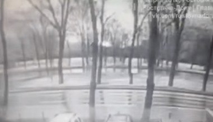 شاهد .. لحظة تحطم الطائرة الإماراتية في روسيا