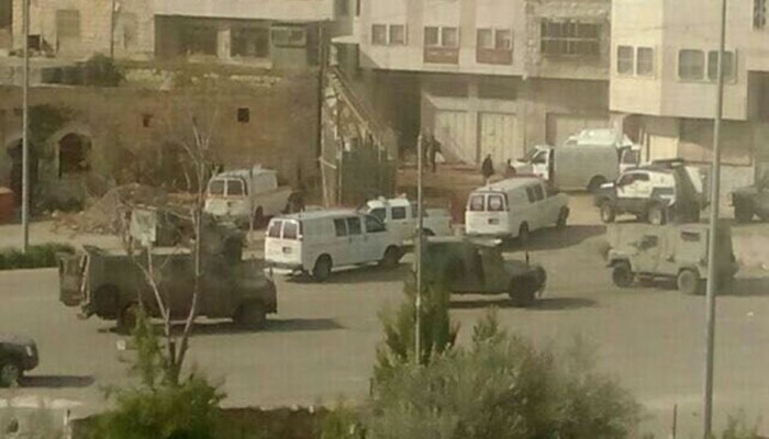 استشهاد فلسطيني وإصابة جندي صهيوني في عملية طعن بالخليل