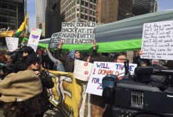 مظاهرة في نيويورك ضد عنصرية دونالد ترامب المعادي للإسلام