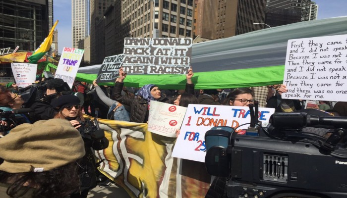 مظاهرة في نيويورك ضد عنصرية دونالد ترامب المعادي للإسلام