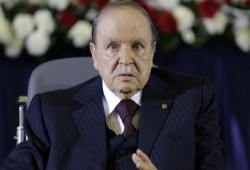 حاكم الجزائر منذ 26 عاماً يهاجم ثورات الربيع العربي ويصفها بالأمواج المخربه