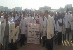 للمرة الثانية.. أطباء الدقهلية ينظمون وقفة احتجاجية أمام النقابة