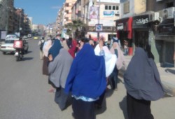 مسيرة لنساء ضد الانقلاب بدمنهور تهتف بسقوط العسكر