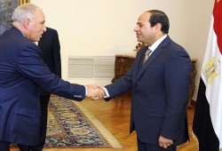 محللون مصريون وغربيون: صراع منفلت بين أجنحة نظام السيسي