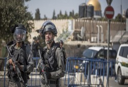 الاحتلال يفرض إجراءات مشددة على دخول المصلين الأقصى