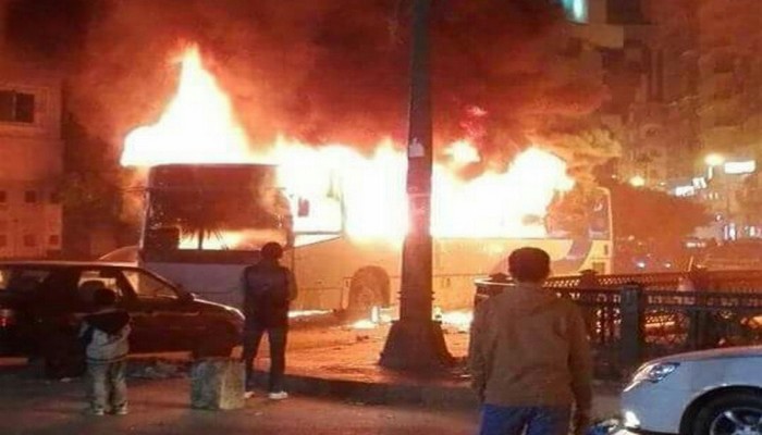 حريق يلتهم أتوبيس نقل عام أمام محطة سيدى جابر بالإسكندرية
