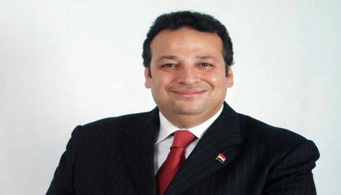 عزام عن السيسي : يعيد تدوير رجال مبارك .. ويطلب منا تصديقه