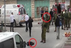 بالفيديو.. جندي "صهيونى" يفجر رأس فلسطيني جريح