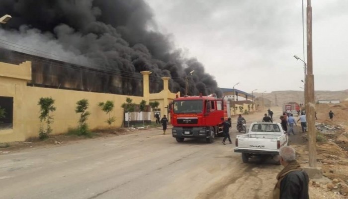 اندلاع حريق هائل بمصنع "الهلال والنجمة" بسوهاج