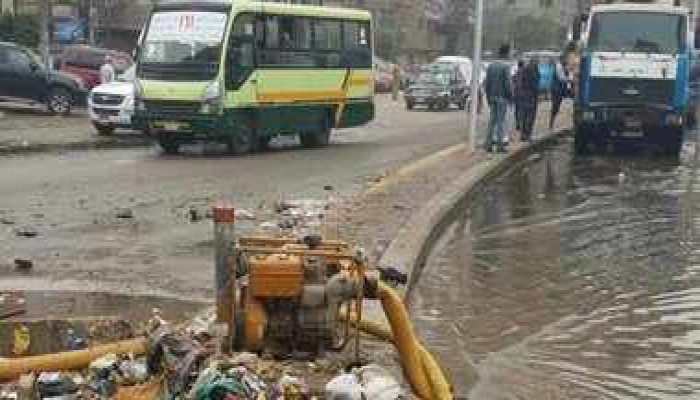 انفجار المحبس العمومى يغرق شوارع شبرا الخيمة