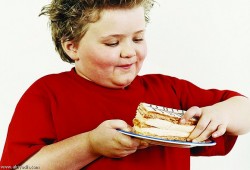 هل يعاني ابنك من السمنة؟.. إليك طرق جديدة تساعدك على التخلص منها