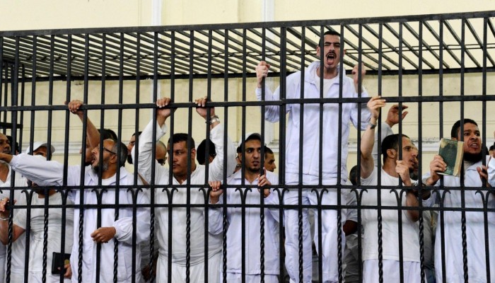 قضاء السيسي يقضي بسجن 3 معتقلين 35 عاما