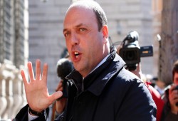 هكذا خضعت داخلية الانقلاب لداخلية إيطاليا