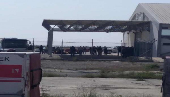 خمسة ركاب أجانب برفقة طاقم الطائرة في حوزة الخاطف "سماحة"