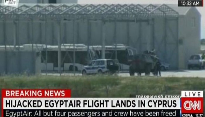 "إبراهيم سماحة": كنت ضمن ركاب الطائرة وليس لي علاقة باختطافها