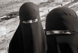 والدة الطالبتين رنا وسارة عبدالله تروي تفاصيل تعذيبهن في معتقلات السيسي