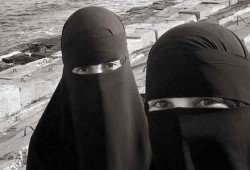 والدة الطالبتين رنا وسارة عبدالله تروي تفاصيل تعذيبهن في معتقلات السيسي