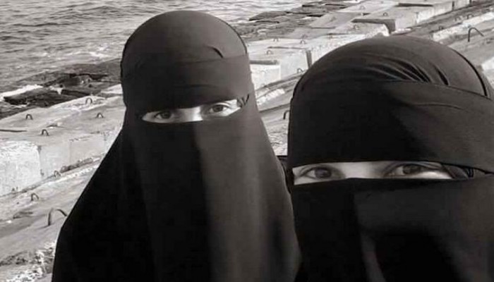 والدة الطالبتين رنا وسارة عبدالله تروي تفاصيل تعذيبهن في معتقلات السيسي