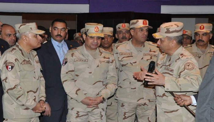 السيسي يمنح معاشات استثنائية لبعض ضباط وجنود القوات المسلحة