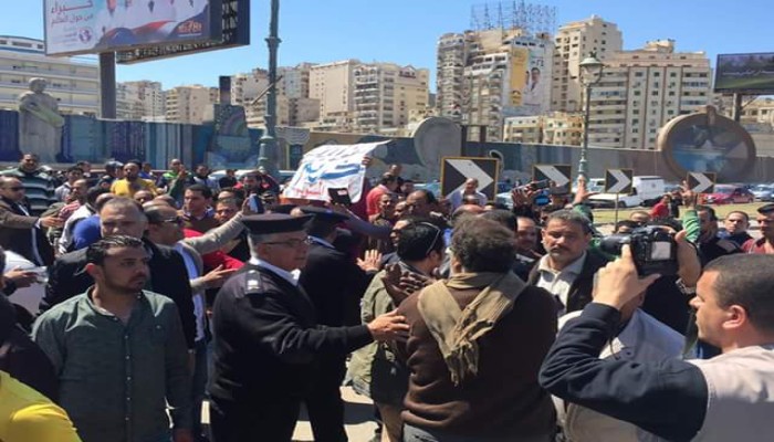 اضراب سائقي التاكسي بالإسكندرية اعتراضا على «أوبر وكريم»