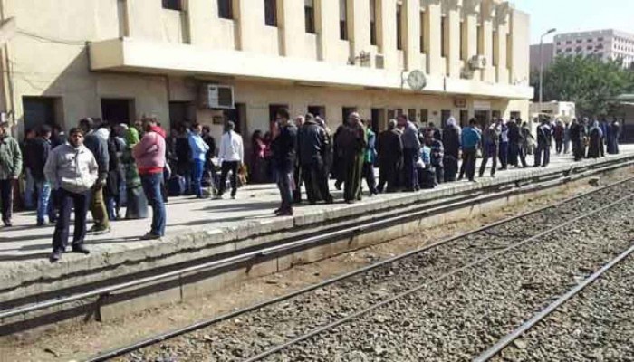 معركة بالأسلحة النارية توقف حركة قطارات الصعيد