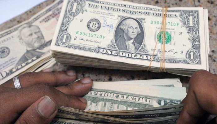 «الدولار» يقفز بالسوق السوداء لـ «10.50» جنيهات