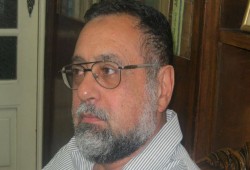 مجدي حسين يضرب عن الطعام