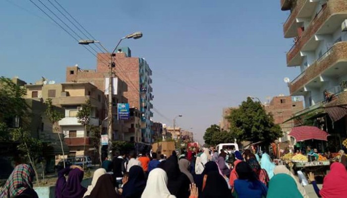 طلاب ضد الانقلاب بجامعة بني سويف يشيعون جنازة الجنيه المصري