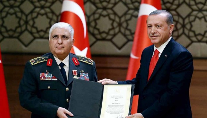 تركيا : الجيش ينفي مزاعم إعلامية بنيته الانقلاب على أردوغان ويؤكد على "الانضباط والطاعة"
