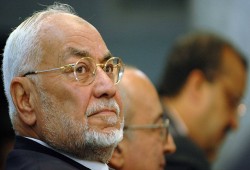 قضاء الانقلاب يرفض تظلم الأستاذ "عاكف" على حبسه عامين فى قضية "أحداث المقطم"