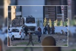 تركيا : قتلى وجرحى في هجوم بسيارة ملغومة بمدينة ديار بكر