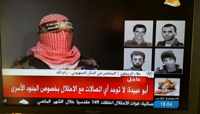 "القسام" تنشر صورة لـ4 جنود صهاينة.. وتؤكد: لا معلومات بدون ثمن